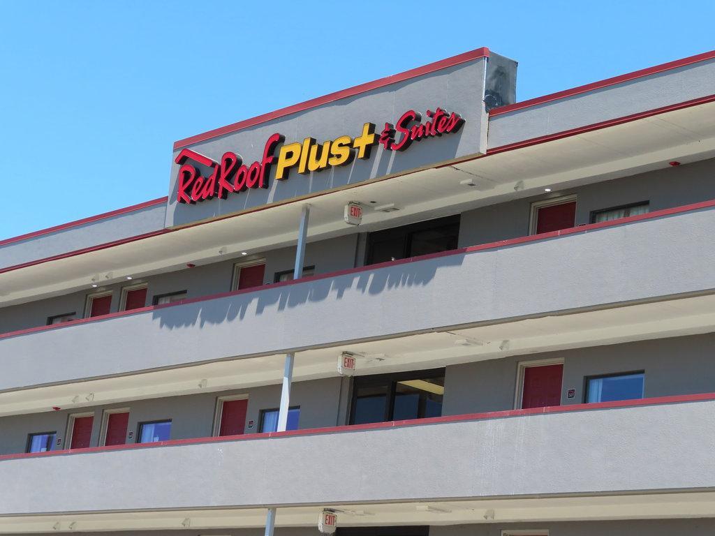 Red Roof Plus+ & Suites Эри Экстерьер фото