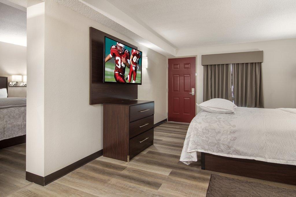Red Roof Plus+ & Suites Эри Экстерьер фото