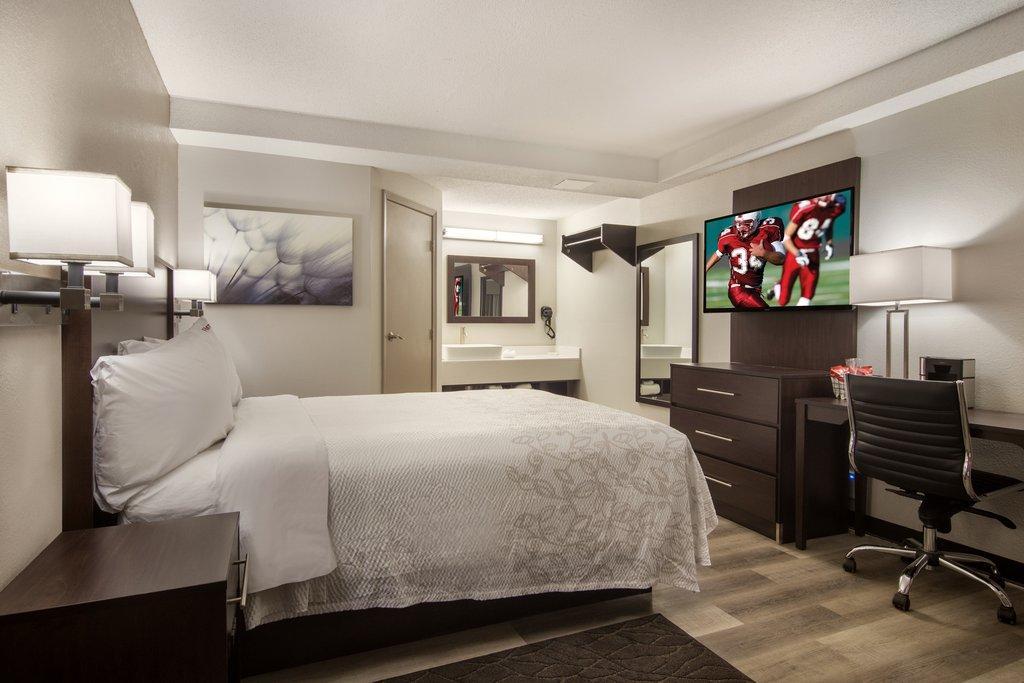 Red Roof Plus+ & Suites Эри Экстерьер фото