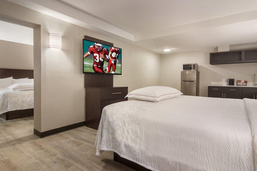 Red Roof Plus+ & Suites Эри Экстерьер фото