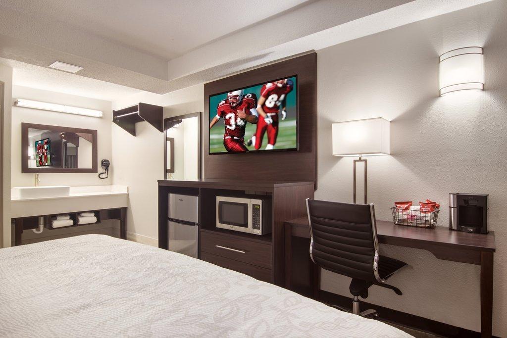 Red Roof Plus+ & Suites Эри Экстерьер фото